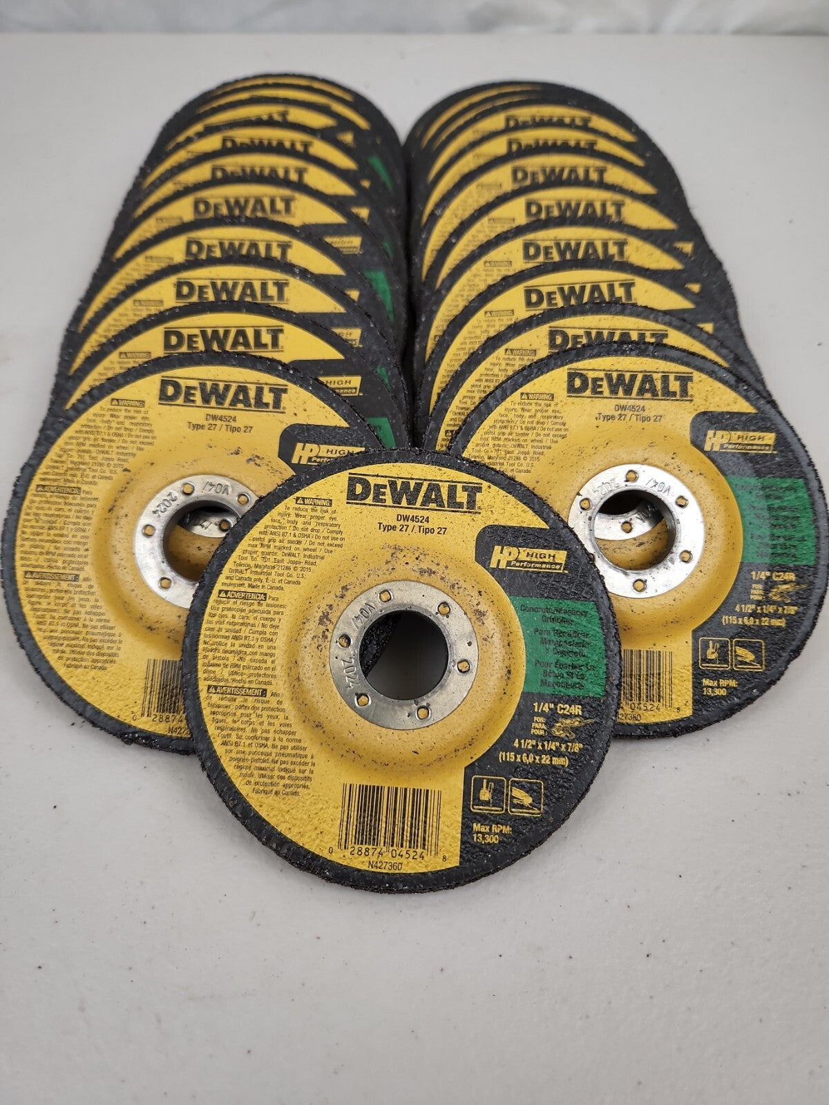 NEW 25 Pack DeWALT DW4524 4-1/2" x 1/4" x 7/8" Concrete Masonry Grinding Wheel