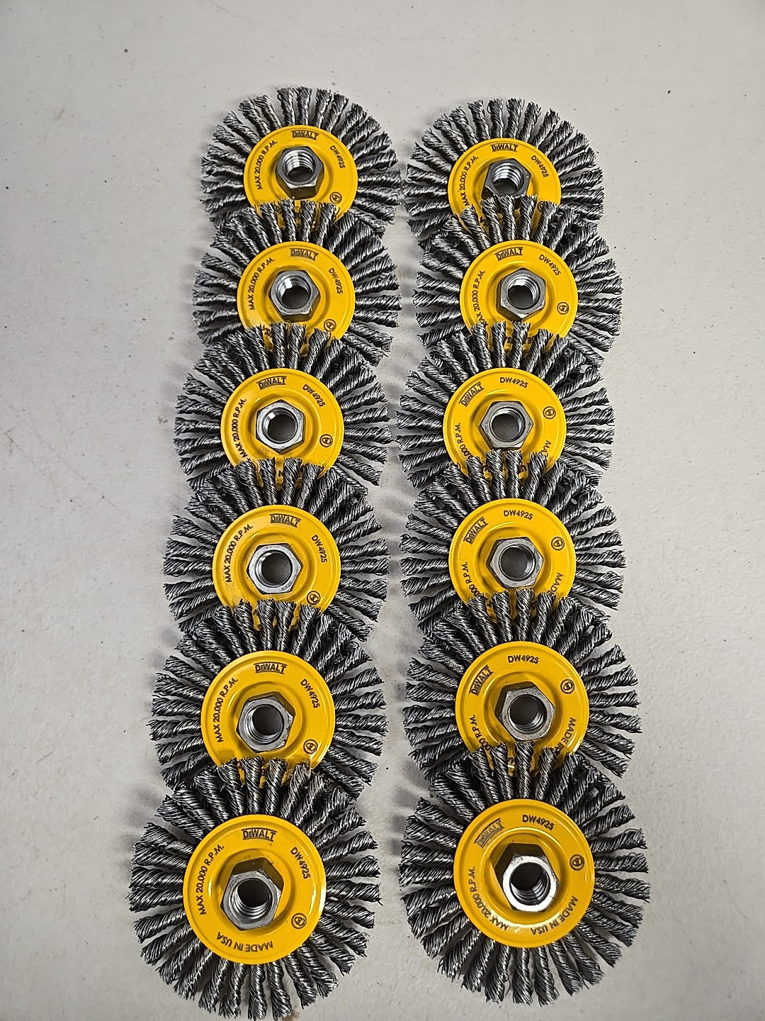 Dewalt Dw 4925B 4" X 5/8-11 Carbon Stringer Wheel .020 Wire 12 Pack