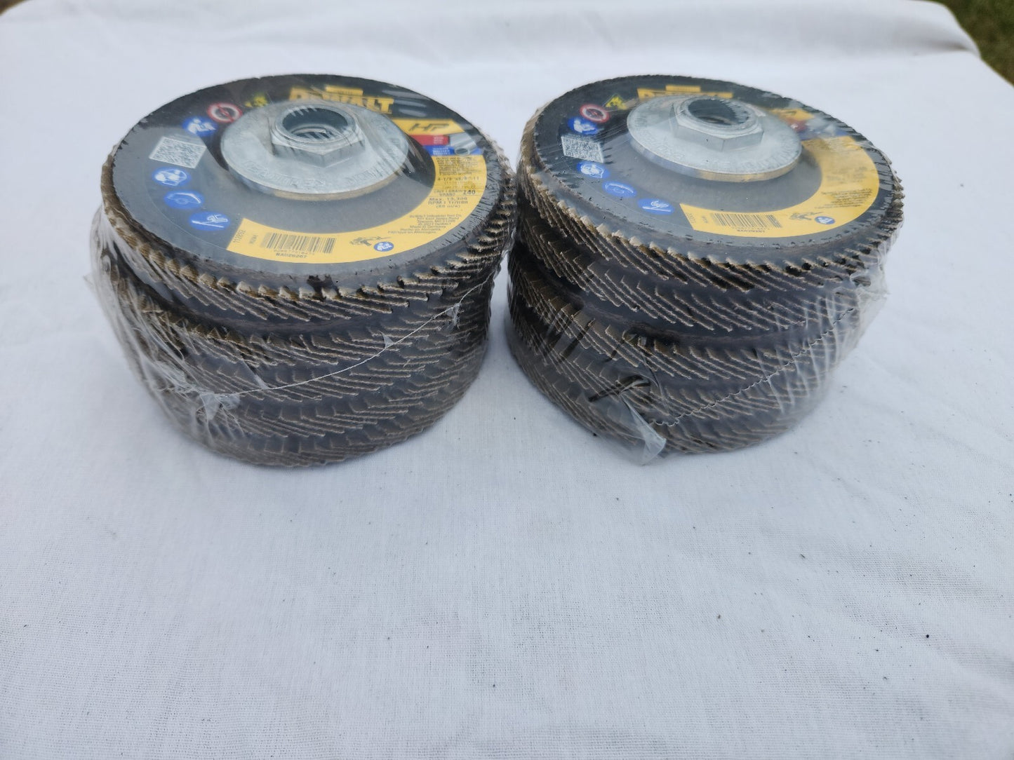 Dewalt DW 8311 4 1/2" X 7/8" X 5/8-11 Z 40 Flap Disc 10 Pack No Box