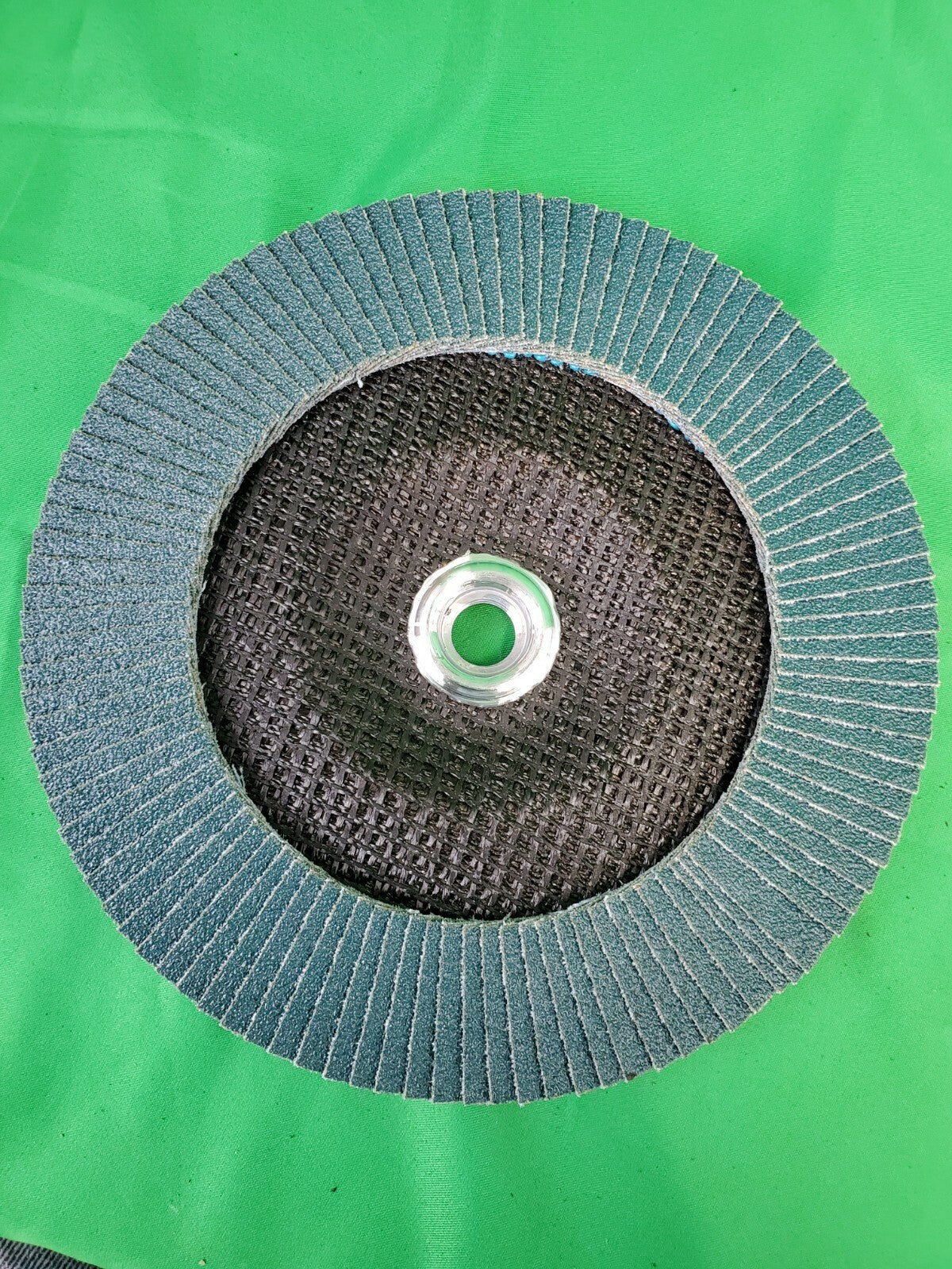 DEWALT DWA 8217 H 7" x 5/8‑11 Z60 Flap Disc 5 Pack