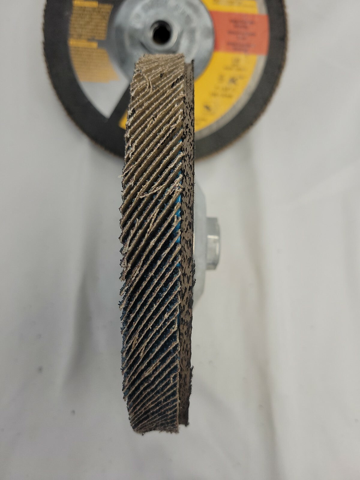 DEWALT DW 8270 7" X 5/8"-11 Z40 Grit Flap Disc 5 Pack No Box