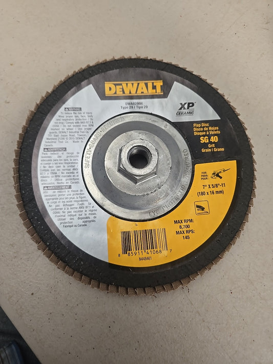 DeWalt DWA 8286 H 7" X 5/8 - 11" 40 Grit Flap Disc  5 Pack